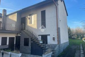 CASA SEMINDIPENDENTE A CARDANO AL CAMPO