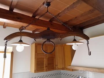 lampadario costruito su giogo
