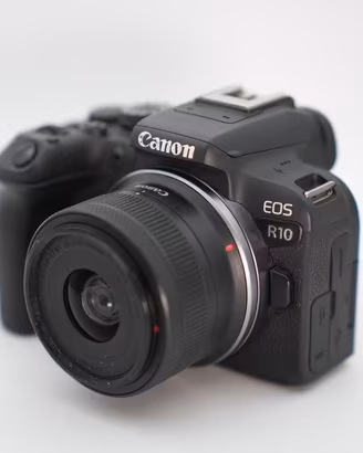 CANON EOS R10 + RF-S 18-45mm F4.5-6.3 IS STM