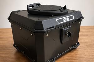 Bauletto GIVI  Alpina 44L alluminio black +piastra