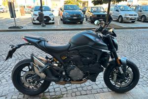 Ducati Monster 937 come nuvoa