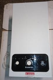 Scaldabagno Ariston e pannelli con centralina