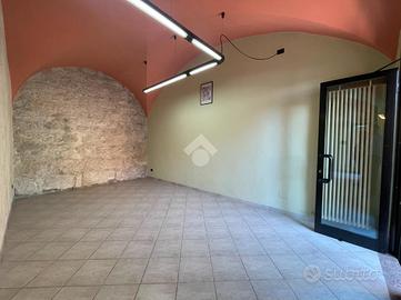 NEGOZIO A ADRARA SAN MARTINO