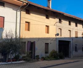 Colloredo di Prato, Casa in linea da ristrutturare