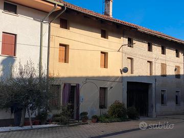 Colloredo di Prato, Casa in linea da ristrutturare