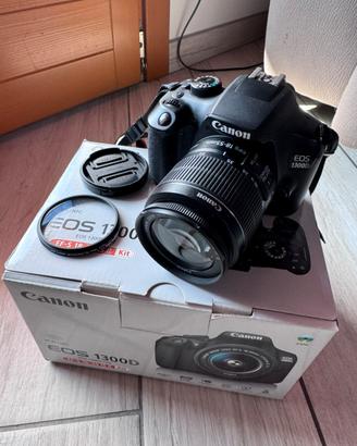 Canon eos 1300d con obiettivo 18-55 mm e accessori