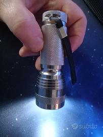 Torcia LED tascabile alluminio+3batterie Energizer