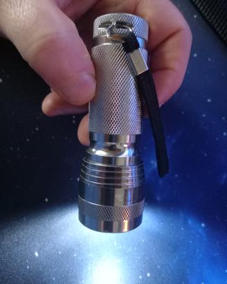 Torcia LED tascabile alluminio+3batterie Energizer