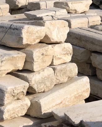 Pietre di recupero per scale e pavimenti