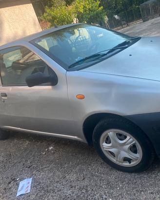 Fiat Punto 3 porte grigia