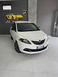 Lancia Ypsilon 1.0 FireFly 5 porte S&S Hybrid Albe