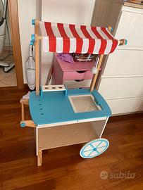 Carrello dei gelati in legno