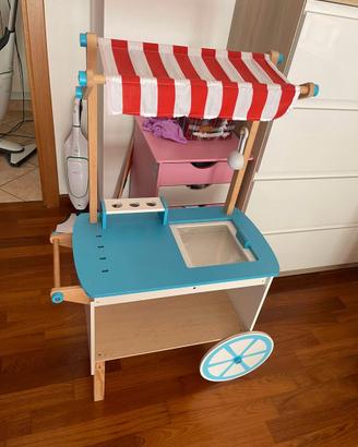 Carrello dei gelati in legno