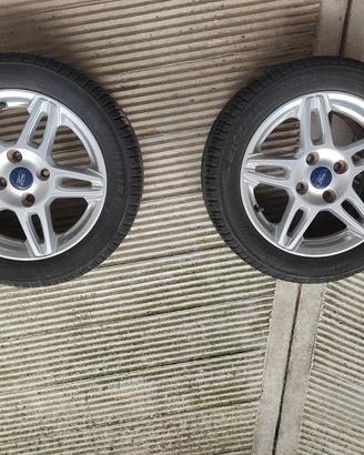 cerchio con pneumatico Ford fiesta