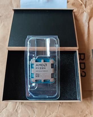 AMD Ryzen 7 9800X3D Tray - Nuovo