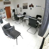 Laboratorio chiavi in mano con posti auto