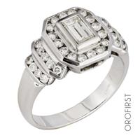 Anello con diamante emerald 0,60ct e diamanti