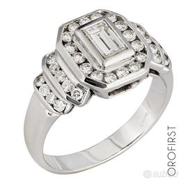 Anello con diamante emerald 0,60ct e diamanti