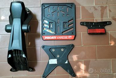 Portatarga originale Ducati e frecce posteriori