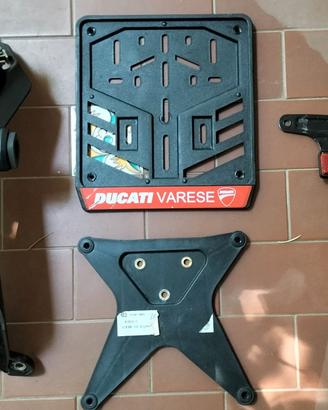 Portatarga originale Ducati e frecce posteriori
