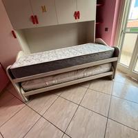 Doppio letto a scomparsa con materassi