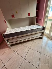 Doppio letto a scomparsa con materassi