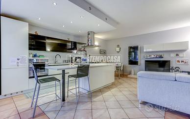 TRILOCALE IN PERFETTE CONDIZIONI, CON BOX, Via Cad