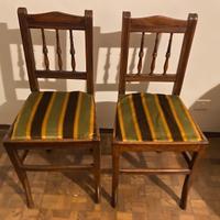 N. 2 sedie in legno imbottite