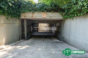 BONOLA - AMPIO BOX SINGOLO CON BASCULANTE MOTORIZZ