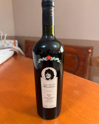 Bottiglia da collezione di vino di maradona