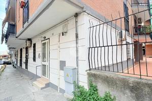 2 LOCALI A TORRE DEL GRECO
