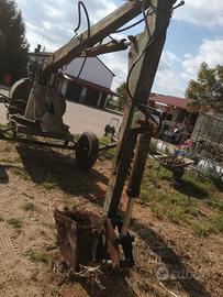 escavatore per trattore. 