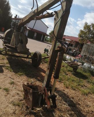 escavatore per trattore. 