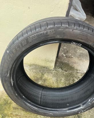 Gomme auto