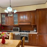 Cucina Classica in Vero Legno + Tavolo e Sedie