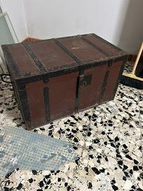 Baule antico in legno