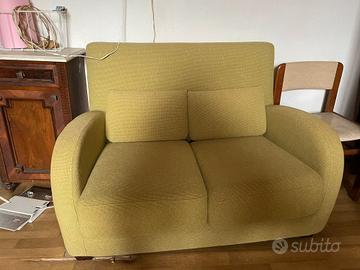 divano 2 posti .verde chiaro 