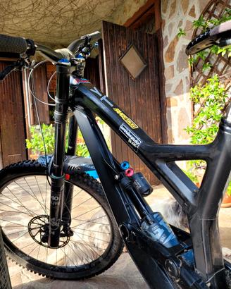 bici Dh Yt industries Tues full carbon Taglia L