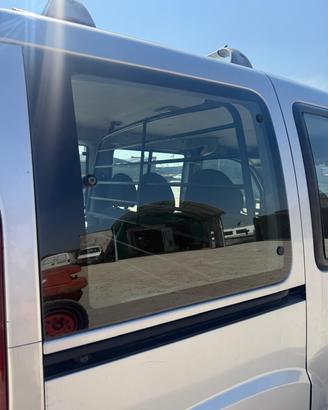 Vetro fisso posteriore destro Fiat DOBLO anno 2009