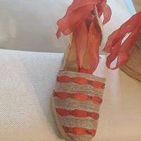 sandali con zeppa,dai colori caldi ,estivi