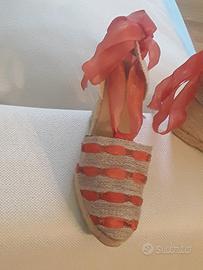 sandali con zeppa,dai colori caldi ,estivi