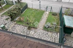 VILLA A SCHIERA A PAULLO