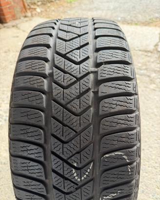 4 PIRELLI WINTER SOTTOZERO 3 – 225/40 R18 92V
