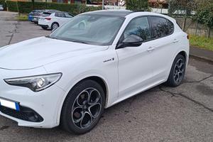 A. R. Stelvio VELOCE TI 2.2 diesel 210cv At8 Q4