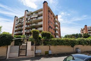 Appartamento di 71 m² con 2 locali e box auto a Ro