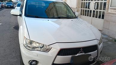 Mitsubishi Oitlander 2.2d 4x4