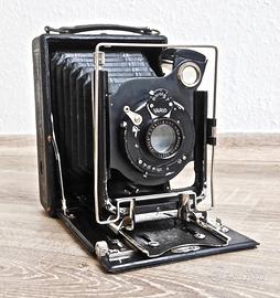 Antica macchina fotografica a lastre "Vertex" 8x11