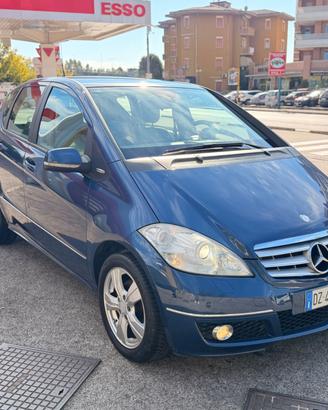 MERCEDES A180 automatico benzina neopatentati