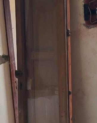 Porte e finestre in legno d'epoca