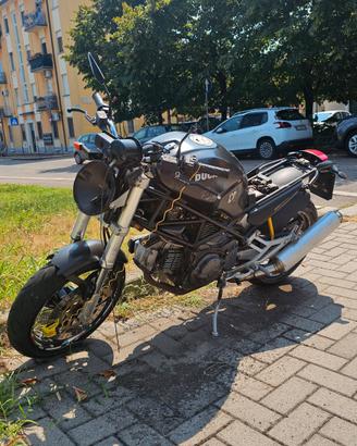 Ducati Monster 600 dark incidentata